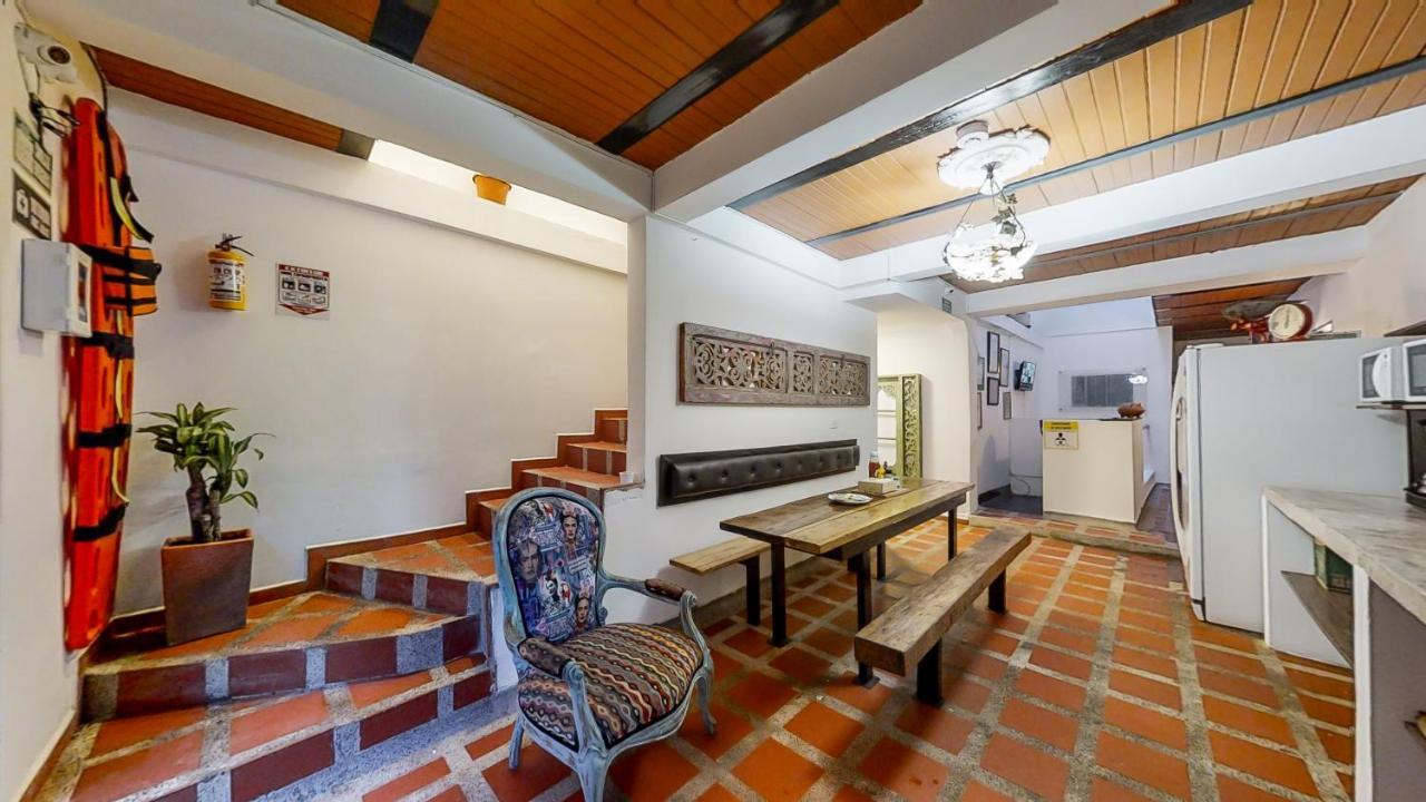 Casa Los Naranjos Hostal 메딜린 외부 사진
