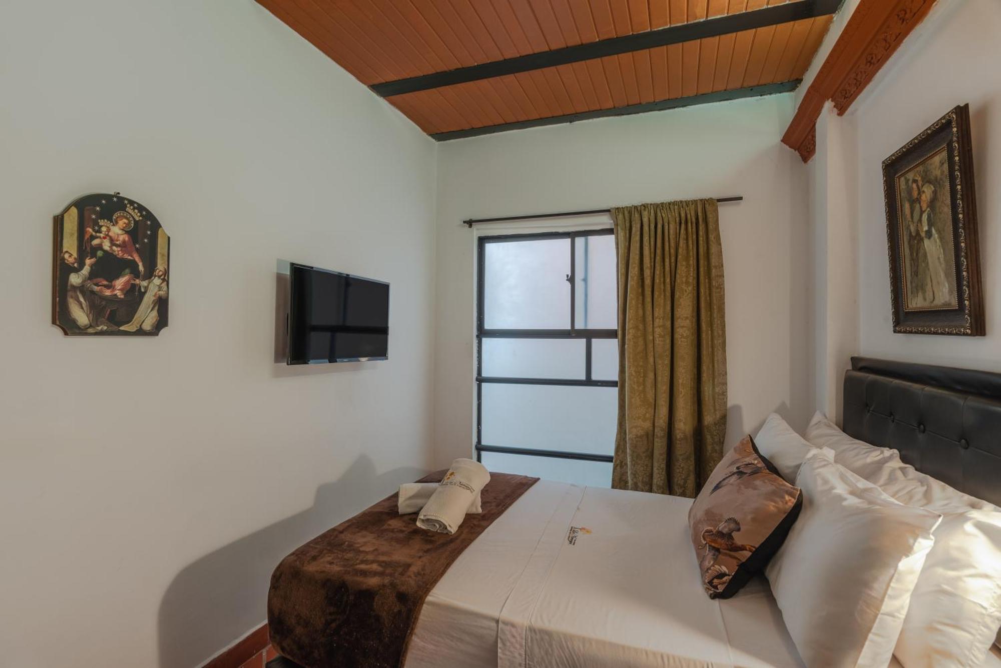 Casa Los Naranjos Hostal 메딜린 외부 사진
