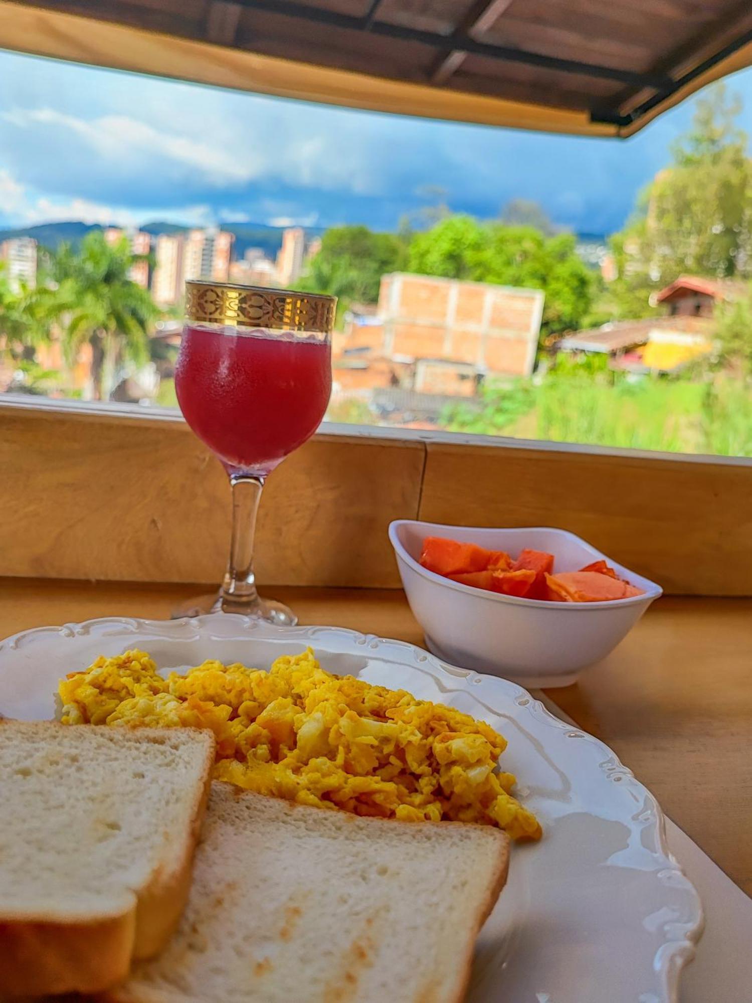 Casa Los Naranjos Hostal 메딜린 외부 사진